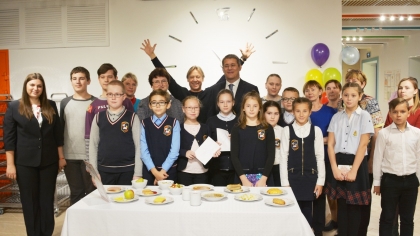 Программа «Взлетай»: Дмитрий Харатьян и Радий Хабиров открыли обновленную столовую в школе №9