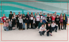 16 февраля в ТРК “Красный кит” состоялось благотворительное мероприятие – импровизированный детский фестиваль фигурного катания, в рамках проекта “Без границ”.