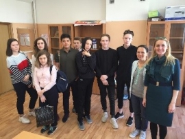 Мария Малороссиянова, член Общественной палаты, совместно с членом Молодежного парламента Анной Шопен провели экоурок для учеников 7-го класса