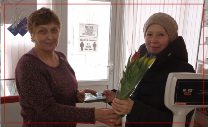 Член Общественной палаты поздравил женщин поселка Новый с праздником
