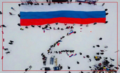 В Красногорске прошёл флешмоб “Наши” в поддержку Президента России и Вооружённых сил РФ