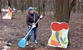 Член Общественной палаты приняла участие в субботнике по уборке Городского парка