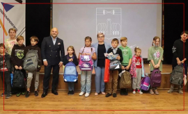 Член Общественной Палаты г.о. Красногорск вручили маленьким красногорцам портфели и школьные принадлежности