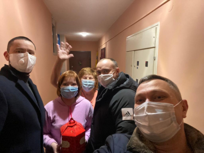 Члены общественной палаты поздравили детей инвалидов с наступающим Новым годом